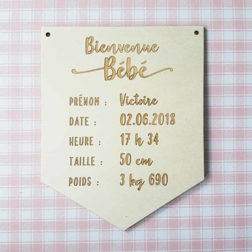 Décoration naissance en bois avec prénom date et mensurations