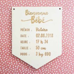 Décoration naissance en bois avec prénom date et mensurations