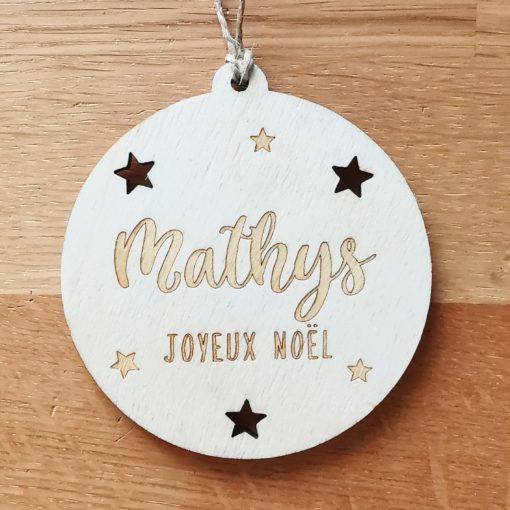 Boule de Noël en bois gravée ronde personnalisée avec prénom