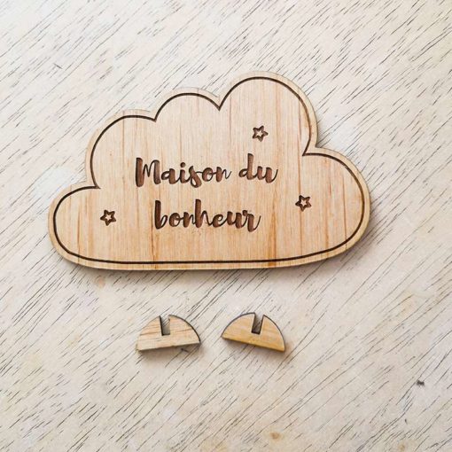 Centre de table en bois massif en forme de nuage avec des petites étoiles